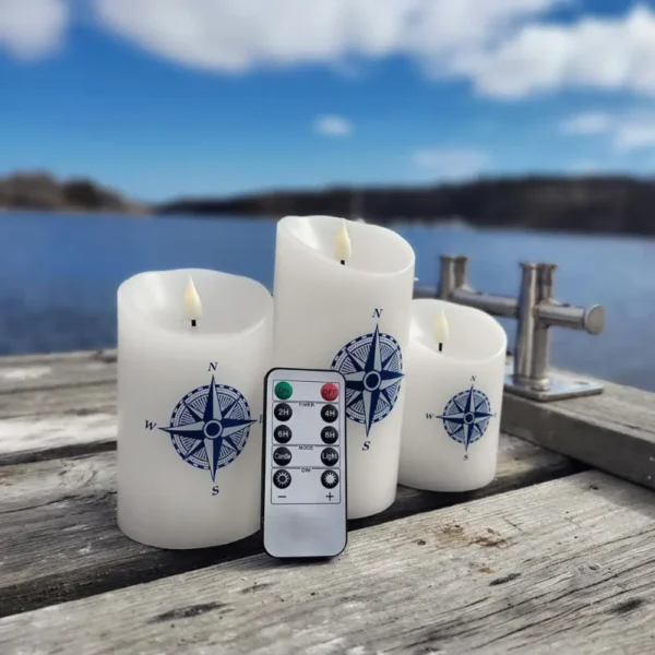 dekorio-bat-kubelys Bilde av tre Kubelys med kompass merker og en fjernkontroll til å styre de. Dekorio i samarbeid med UndrumDesign i laging av nettside.